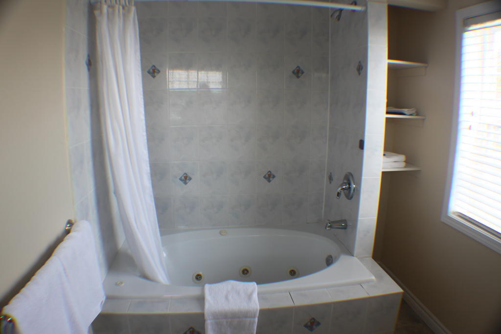 Dolan'S Inn & Suites 皮克图 外观 照片