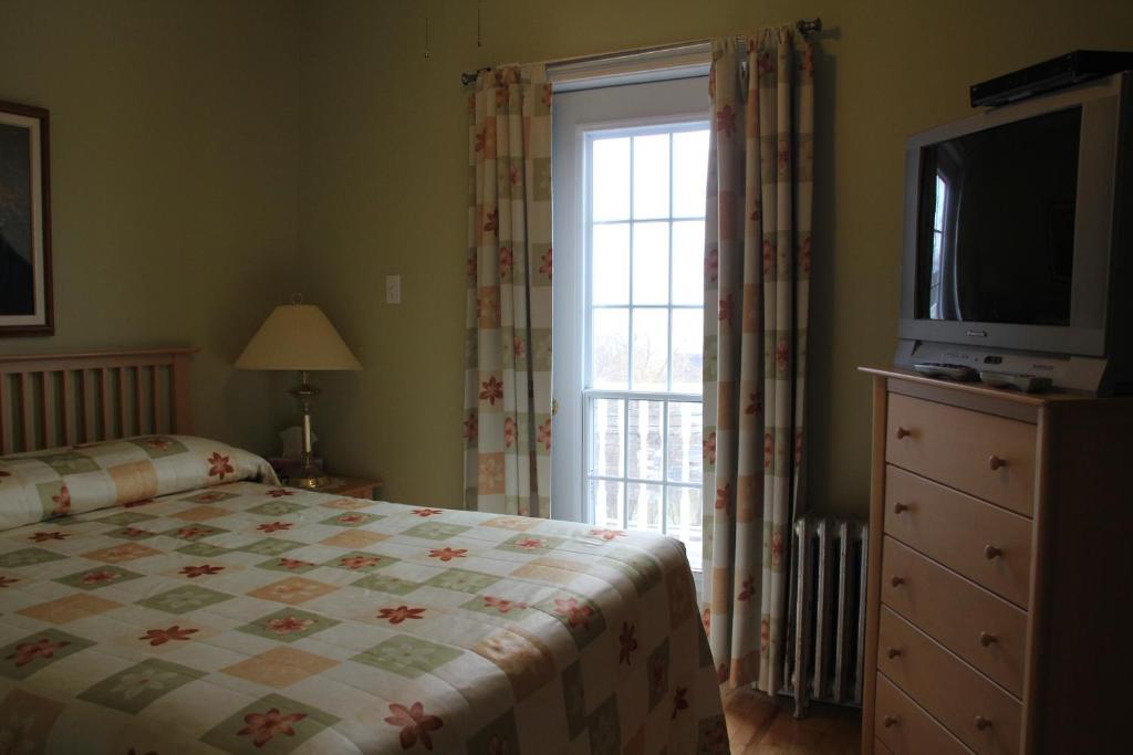 Dolan'S Inn & Suites 皮克图 外观 照片